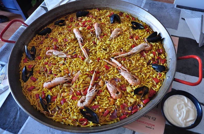 Fideuà aux Fruits de Mer — paella géante Casa Filipe